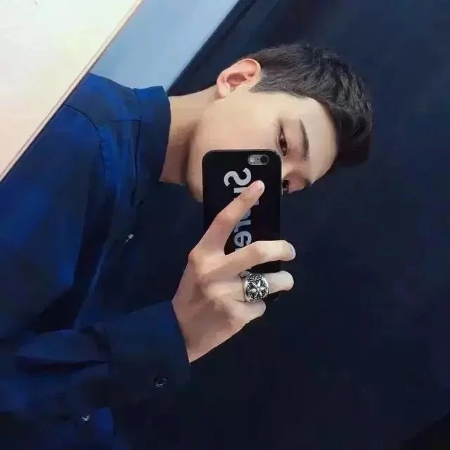 卫璐桦琳
